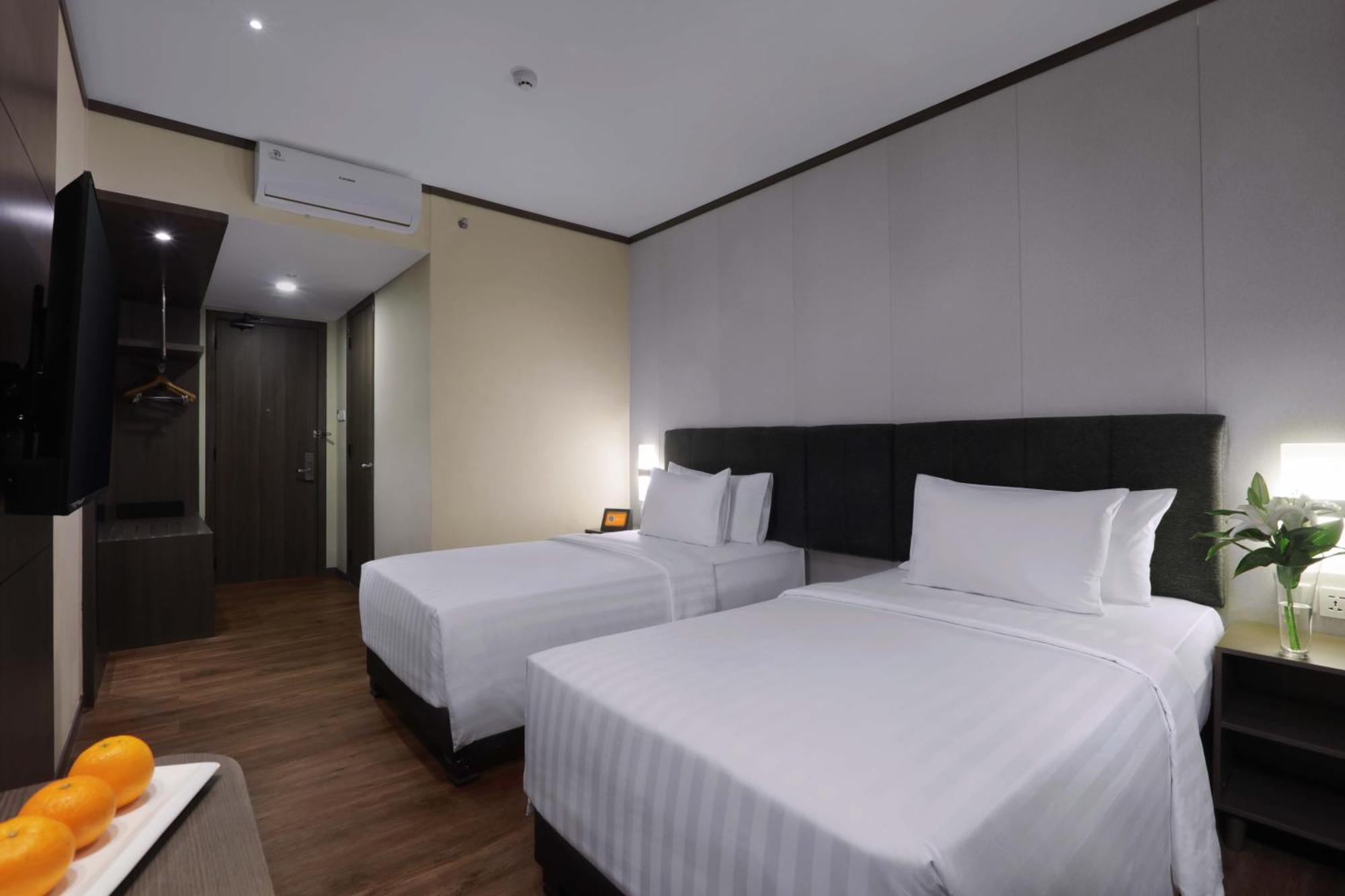 Harper Premier Nagoya Batam Hotel Bagian luar foto