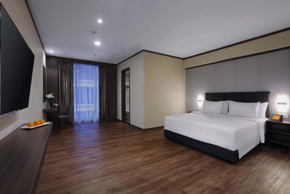 Harper Premier Nagoya Batam Hotel Bagian luar foto